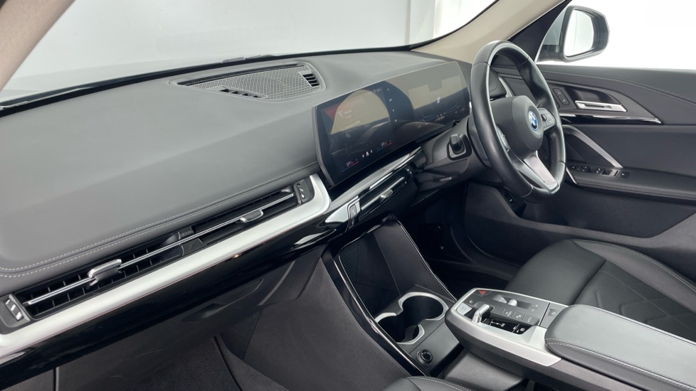 BMW iX1 230kW xDrive30 xLine 65kWh 5dr Auto Electric Estate - Image 7