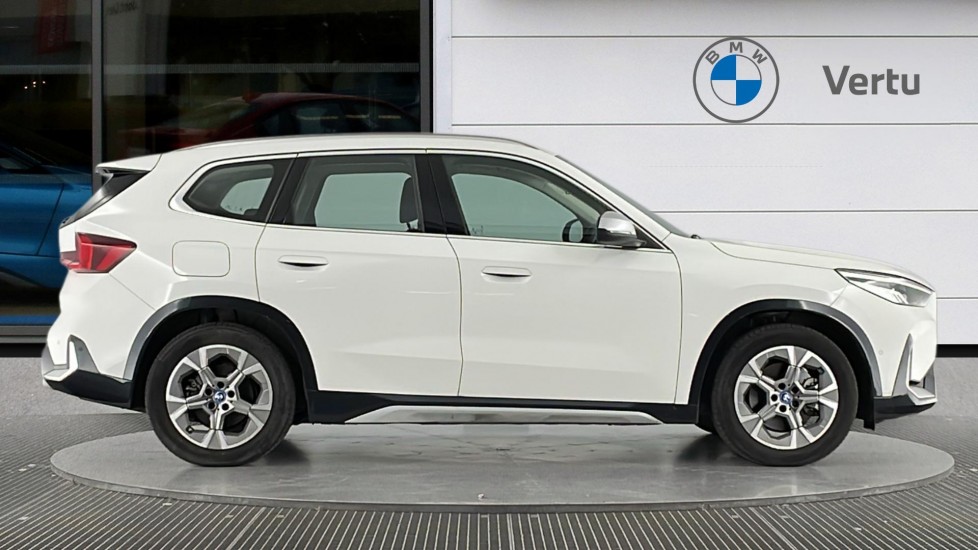 BMW iX1 230kW xDrive30 xLine 65kWh 5dr Auto Electric Estate - Image 3