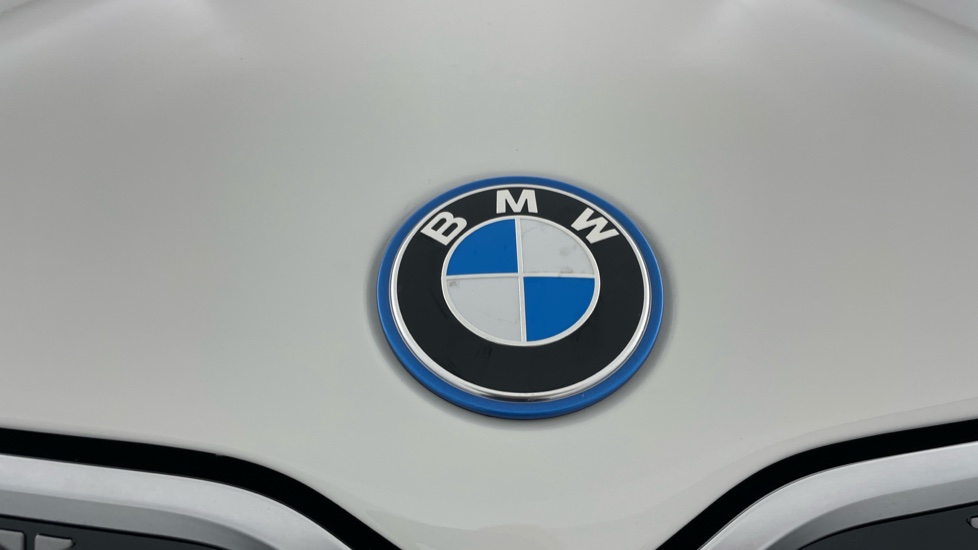 BMW iX1 230kW xDrive30 xLine 65kWh 5dr Auto Electric Estate - Image 24