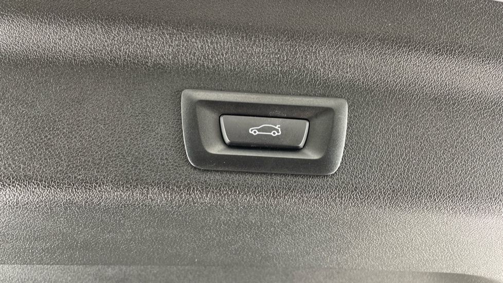 BMW iX1 230kW xDrive30 xLine 65kWh 5dr Auto Electric Estate - Image 42
