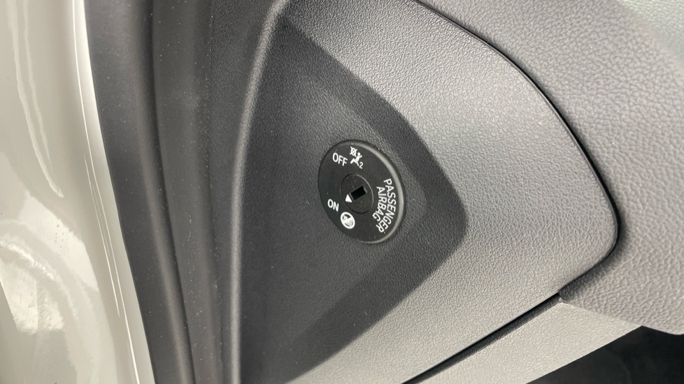 BMW 2 Series 220i M Sport 4dr  Step Auto [Pro Pack] Petrol Saloon - Image 32