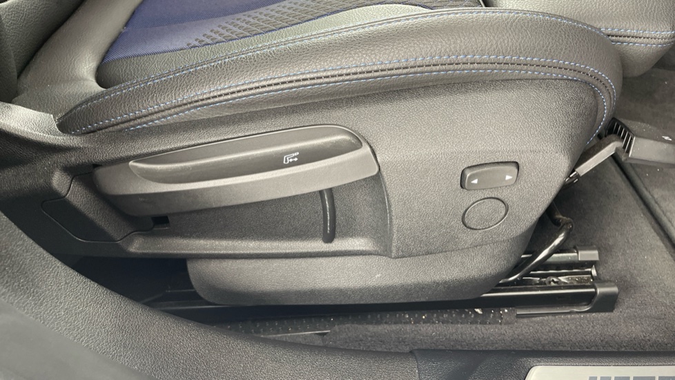 BMW 2 Series 220i M Sport 4dr  Step Auto [Pro Pack] Petrol Saloon - Image 54