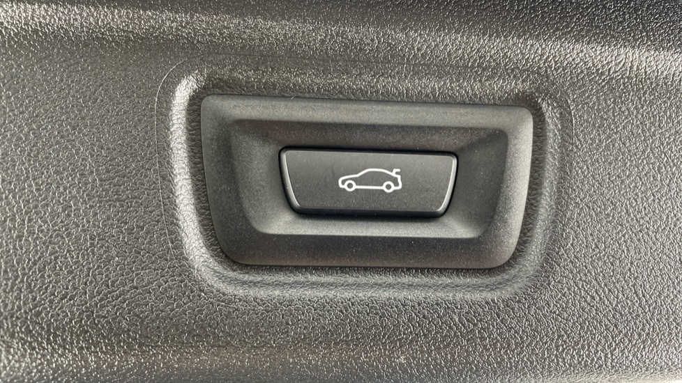 BMW 3 Series 320i M Sport 5dr Step Auto Petrol Estate - Image 36