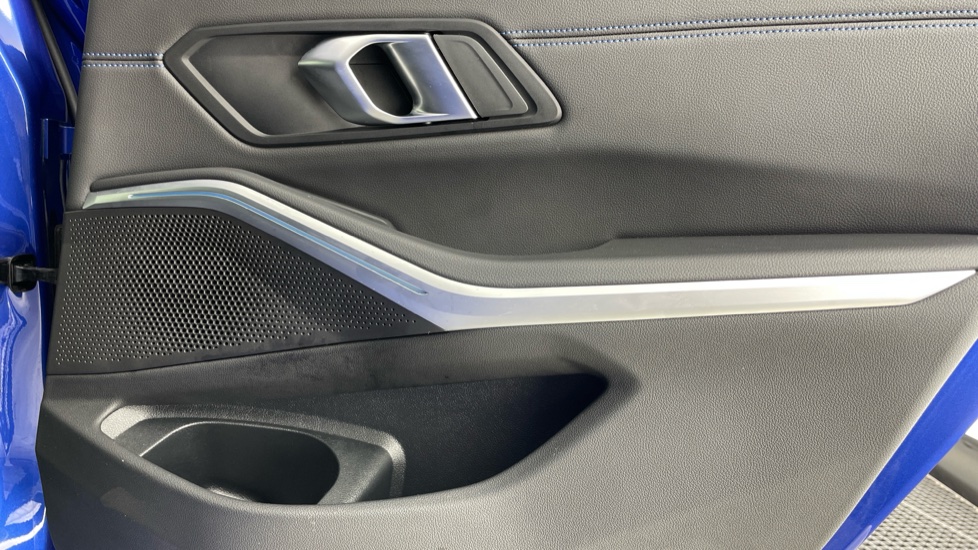 BMW 3 Series 320i M Sport 5dr Step Auto Petrol Estate - Image 38