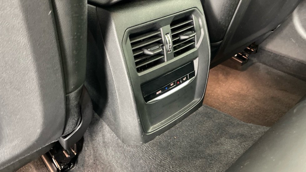 BMW 3 Series 330e M Sport 5dr Step Auto Estate - Image 31
