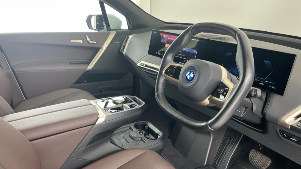 BMW iX 385kW xDrive50 M Sport Edition 111.5kWh 5dr Auto Electric Estate - Image 6