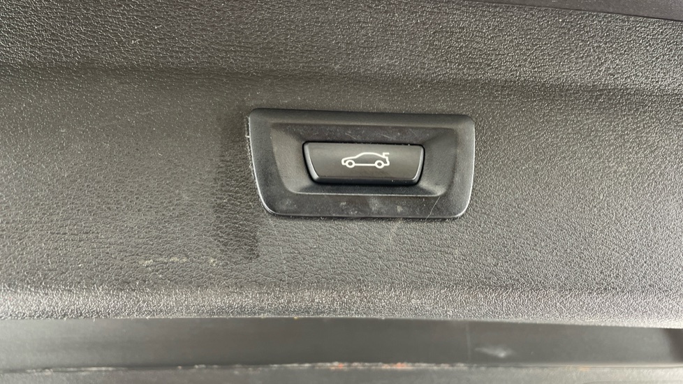 BMW X1 sDrive 20i [178] xLine 5dr Step Auto Petrol Estate - Image 39