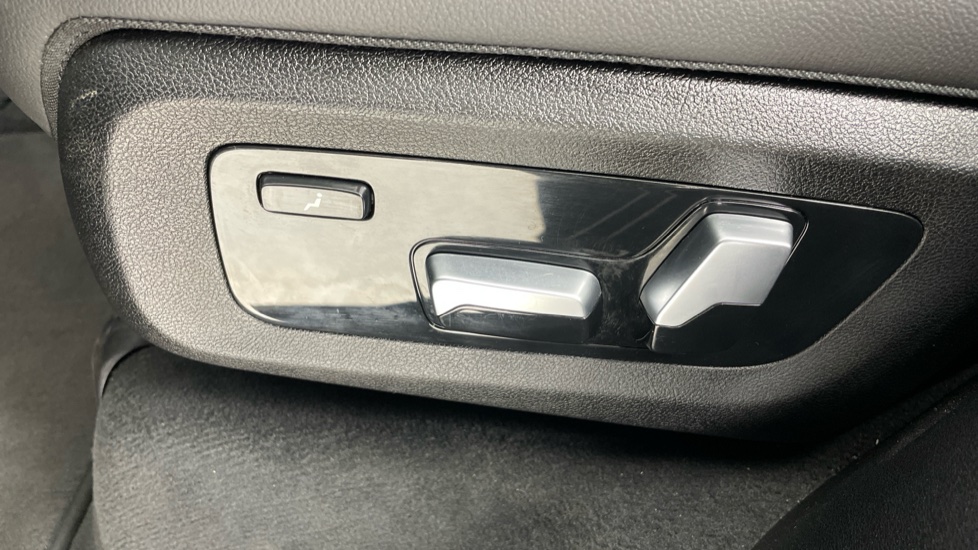 BMW X5 xDrive30d M Sport 5dr Auto Diesel Estate - Image 35