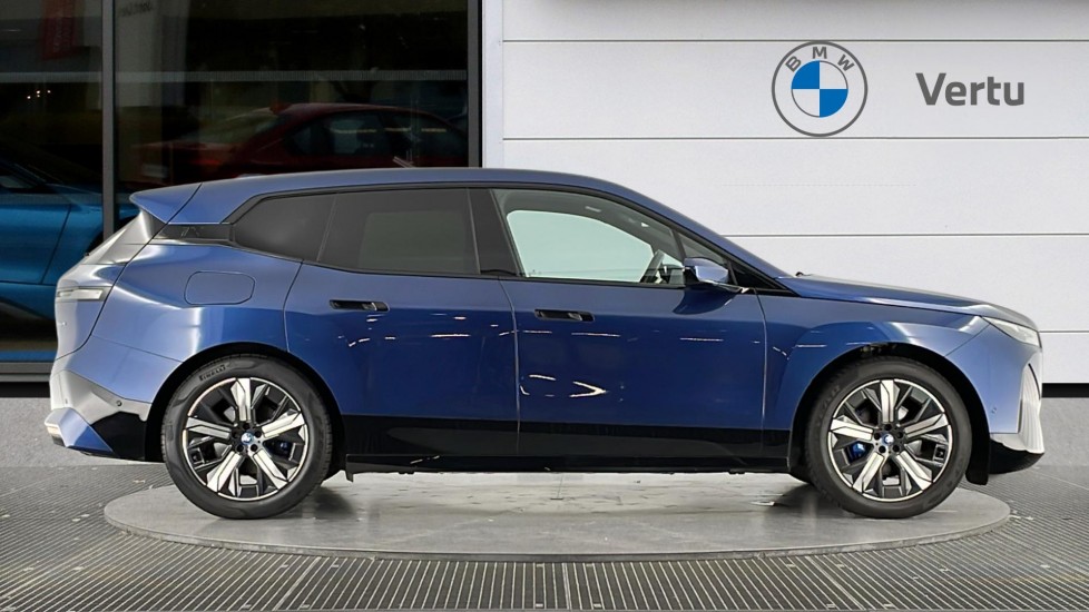 BMW iX 240kW xDrive40 M Sport 76.6kWh 5dr Auto Electric Estate - Image 3