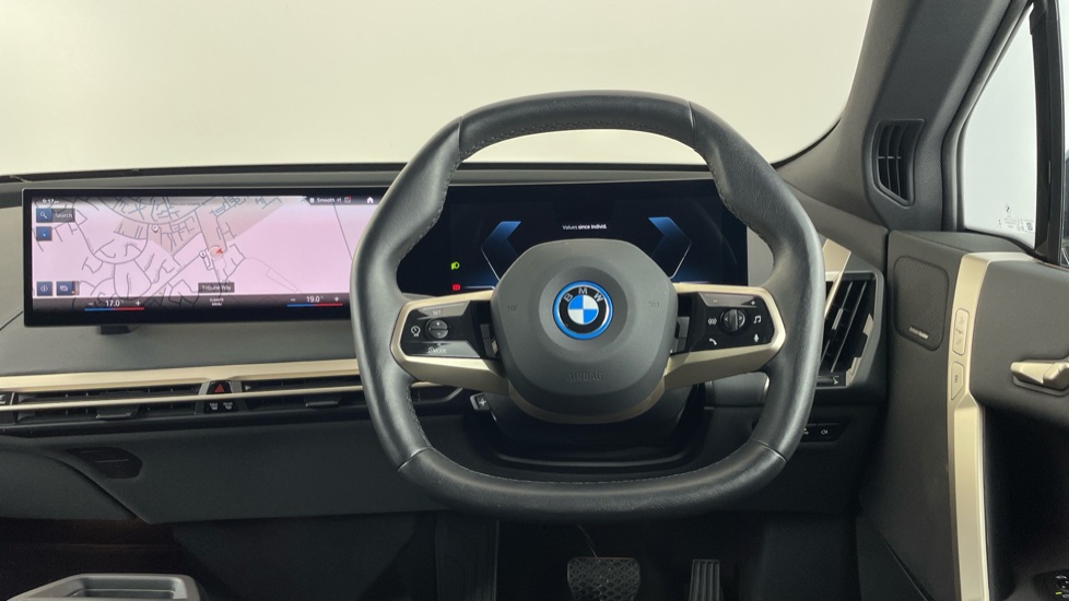 BMW iX 240kW xDrive40 M Sport 76.6kWh 5dr Auto Electric Estate - Image 5