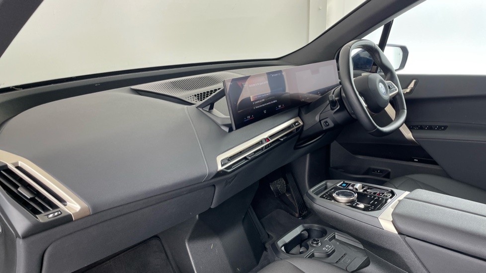 BMW iX 240kW xDrive40 M Sport 76.6kWh 5dr Auto Electric Estate - Image 7