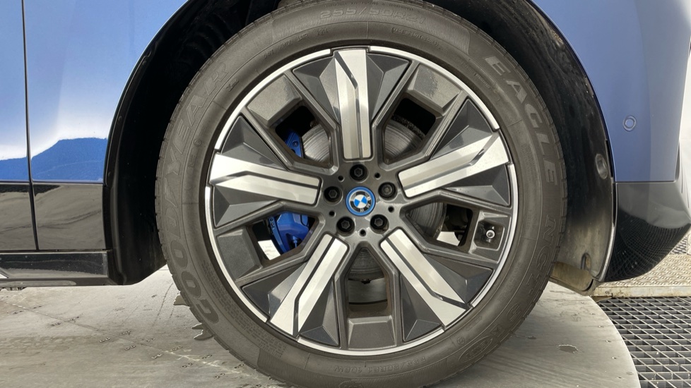 BMW iX 240kW xDrive40 M Sport 76.6kWh 5dr Auto Electric Estate - Image 14