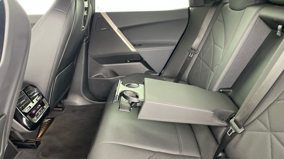 BMW iX 240kW xDrive40 M Sport 76.6kWh 5dr Auto Electric Estate - Image 34