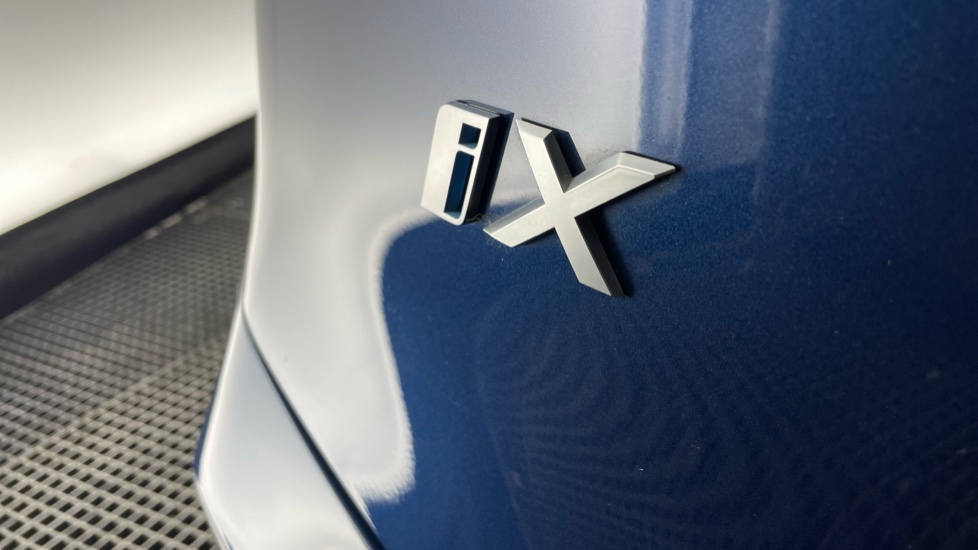 BMW iX 240kW xDrive40 M Sport 76.6kWh 5dr Auto Electric Estate - Image 43