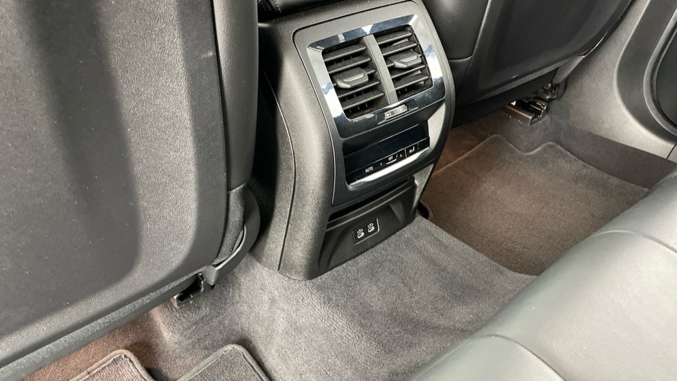 BMW X3 xDrive20i MHT M Sport 5dr Step Auto Petrol Estate - Image 31