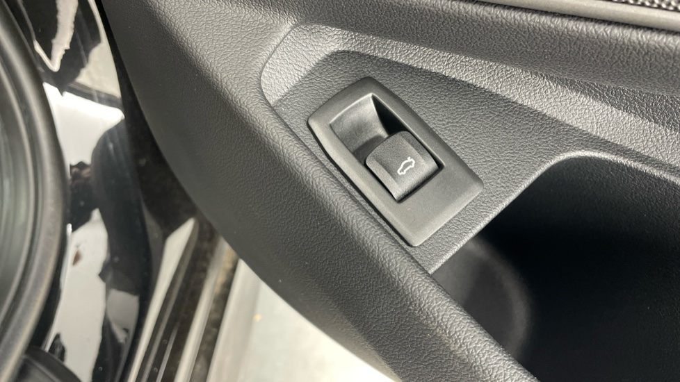 BMW 3 Series M340i xDrive MHT 5dr Step Auto Petrol Estate - Image 57