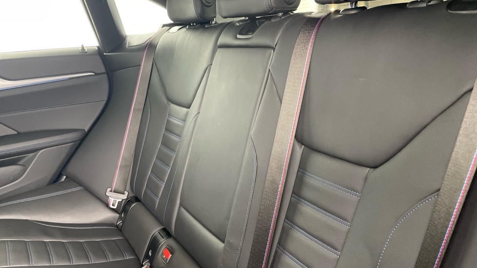 BMW i4 400kW M50 83.9kWh 5dr Auto Electric Hatchback - Image 12