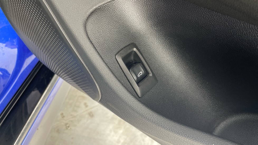 BMW i4 400kW M50 83.9kWh 5dr Auto Electric Hatchback - Image 58