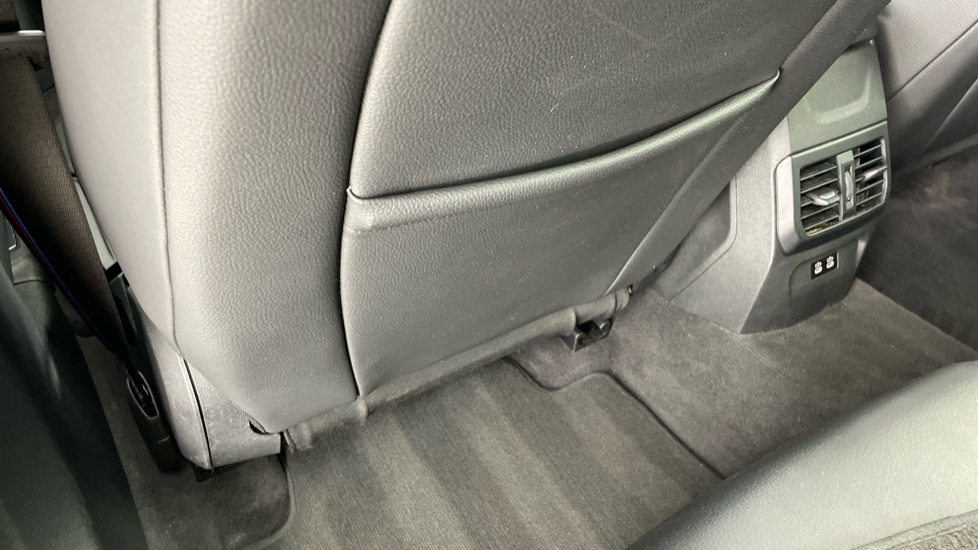 BMW 1 Series M135i xDrive 5dr Step Auto Petrol Hatchback - Image 32