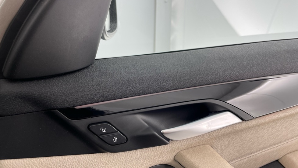 BMW X1 xDrive 20i xLine 5dr Step Auto Petrol Estate - Image 20