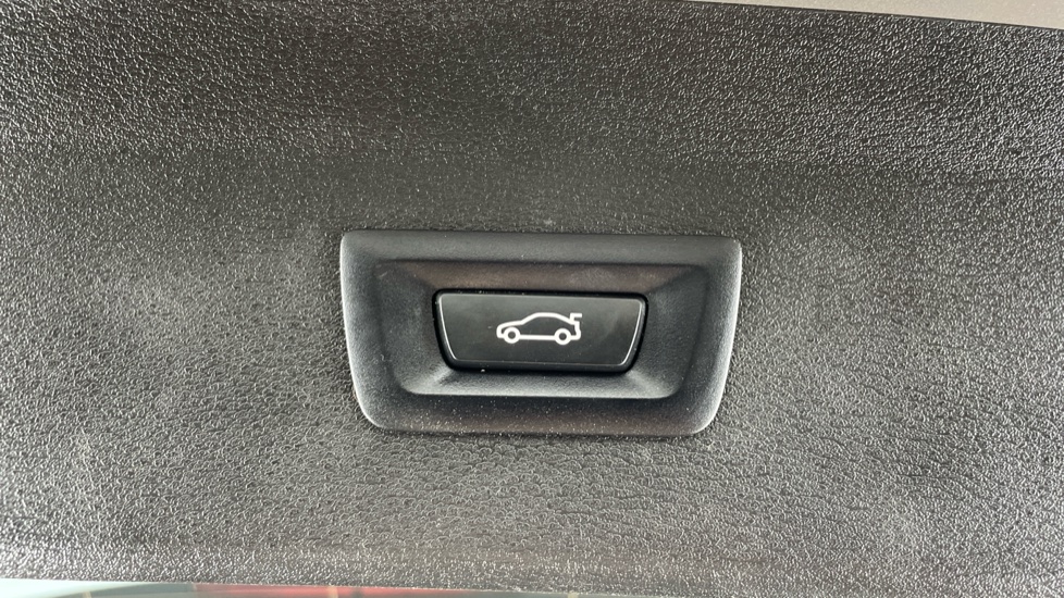 BMW X1 xDrive 20i xLine 5dr Step Auto Petrol Estate - Image 39