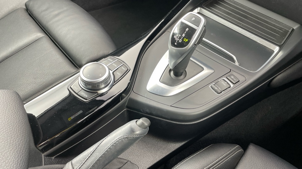 BMW 2 Series 220i M Sport 2dr [Nav] Step Auto Petrol Coupe - Image 10