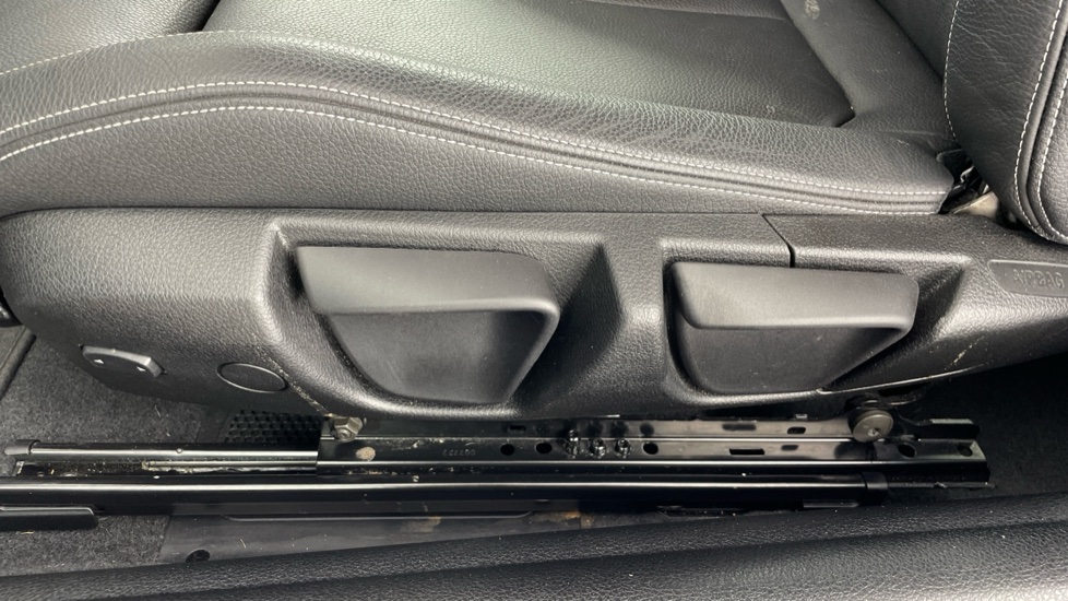 BMW 2 Series 220i M Sport 2dr [Nav] Step Auto Petrol Coupe - Image 28