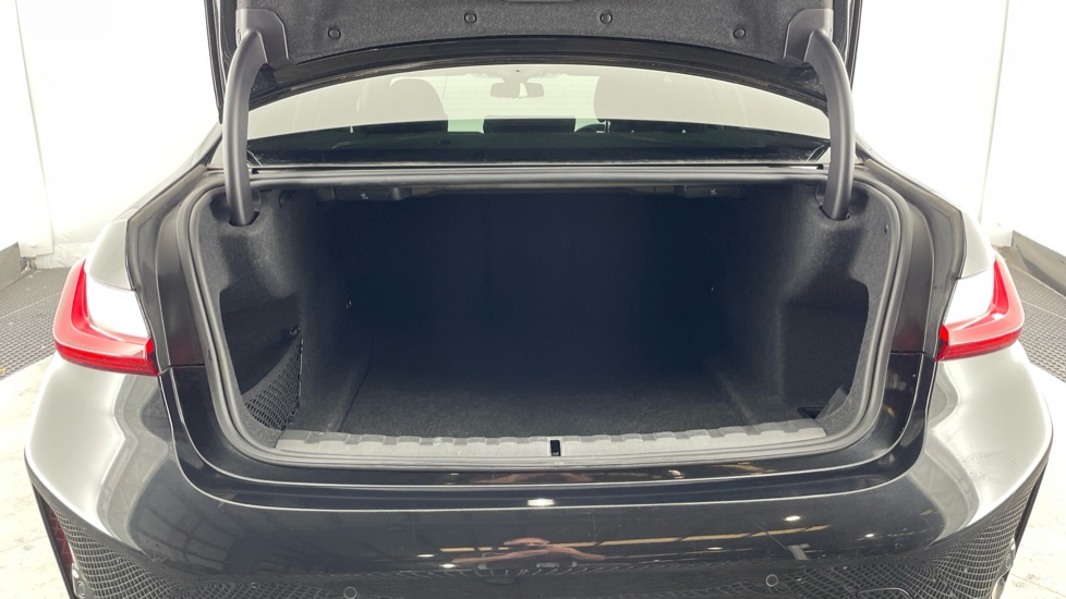 BMW 3 Series 320i M Sport 4dr Step Auto [Pro Pack] Petrol Saloon - Image 13