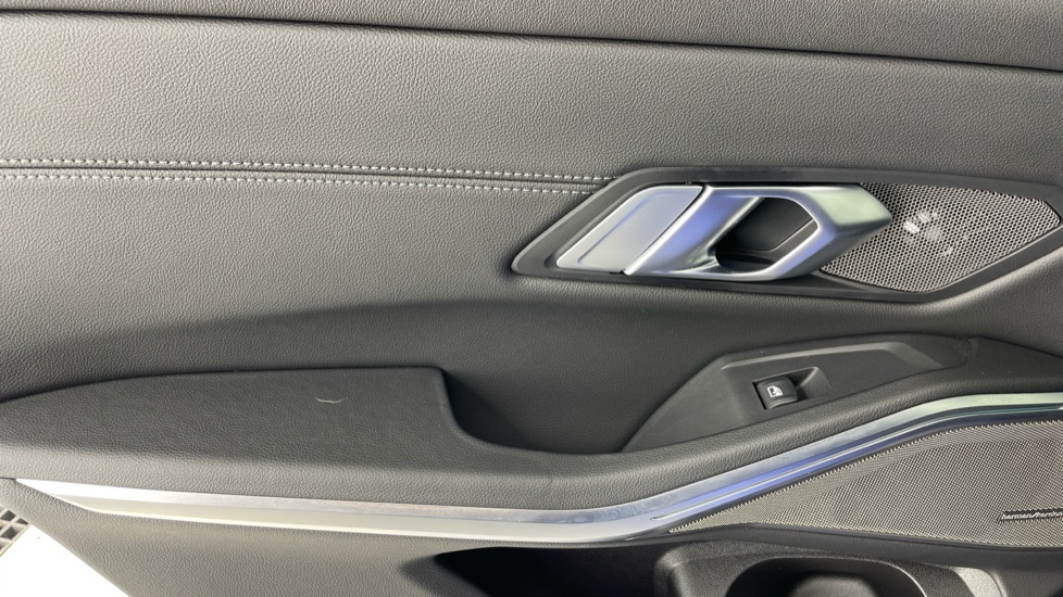 BMW 3 Series 330e M Sport 4dr Step Auto Saloon - Image 31