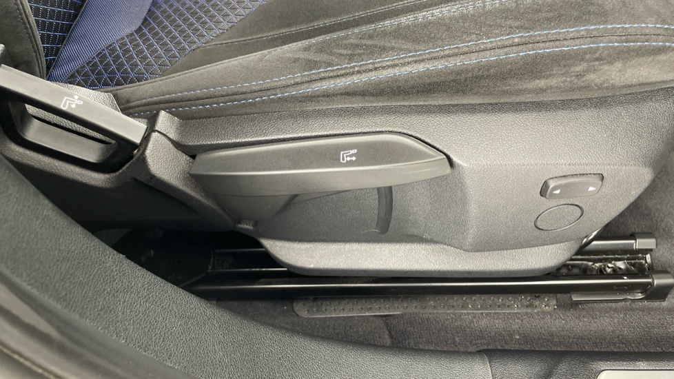 BMW 1 Series M135i xDrive 5dr Step Auto Petrol Hatchback - Image 50