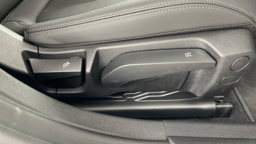 BMW i4 250kW eDrive40 M Sport 83.9kWh 5dr Auto Electric Hatchback - Image 52
