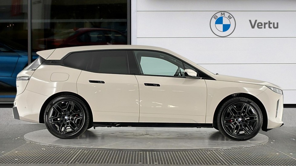 BMW iX 300kW xDr45 M Sport 101kWh 5dr Auto [Tech/Sky/Pro] Electric Estate - Image 3
