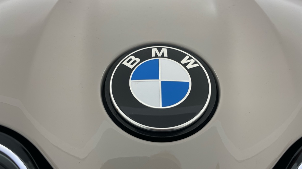 BMW iX 300kW xDr45 M Sport 101kWh 5dr Auto [Tech/Sky/Pro] Electric Estate - Image 24
