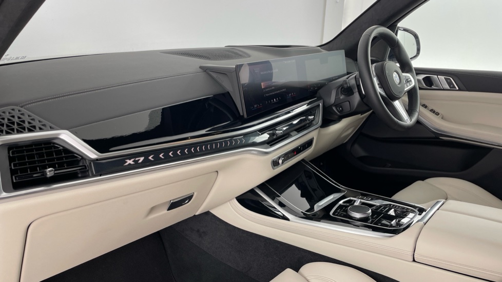 BMW X7 xDrive40i MHT M Sport 5dr Step Auto Petrol Estate - Image 7