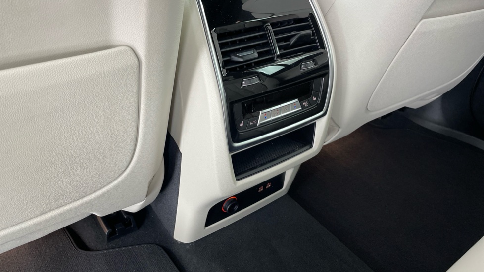 BMW X7 xDrive40i MHT M Sport 5dr Step Auto Petrol Estate - Image 32