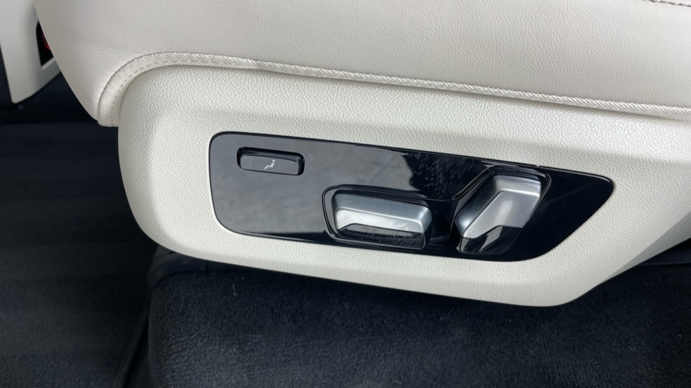 BMW X7 xDrive40i MHT M Sport 5dr Step Auto Petrol Estate - Image 33