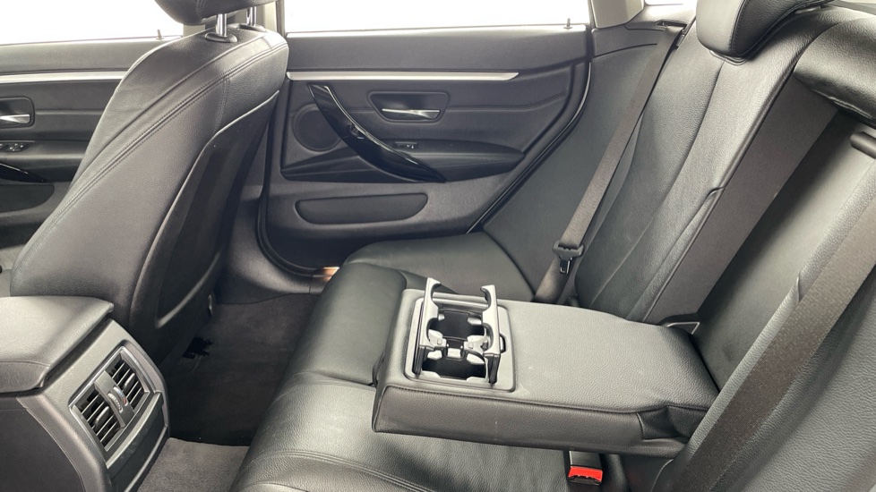 BMW 4 Series 420i Sport 5dr Auto Petrol Hatchback - Image 32