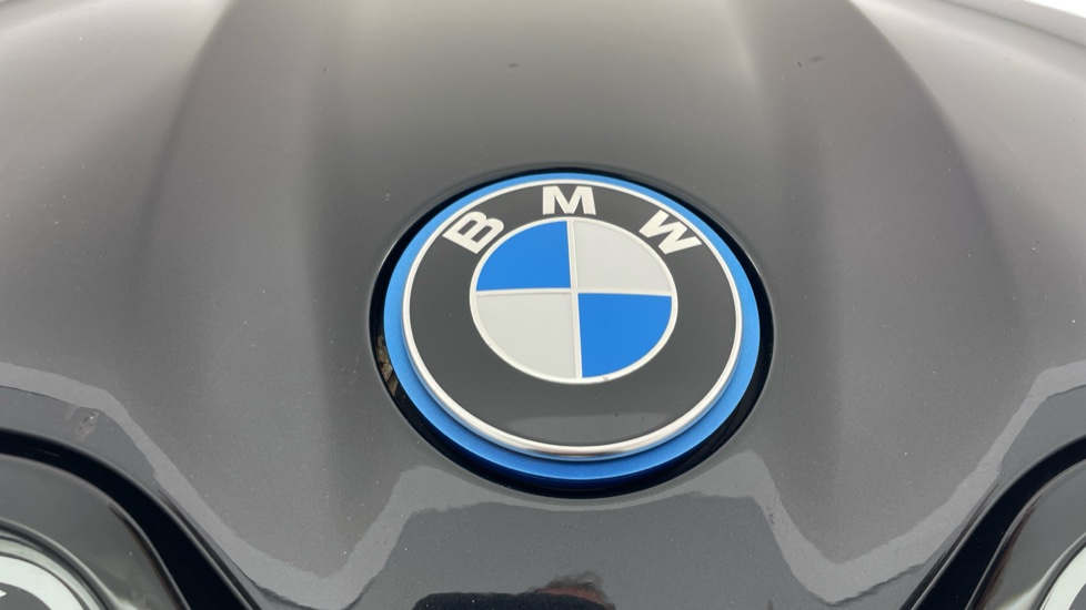 BMW iX 240kW xDrive40 M Sport Edition 76.6kWh 5dr Auto Electric Estate - Image 24