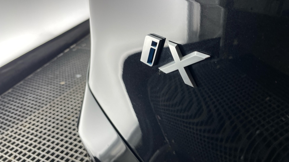 BMW iX 240kW xDrive40 M Sport Edition 76.6kWh 5dr Auto Electric Estate - Image 46