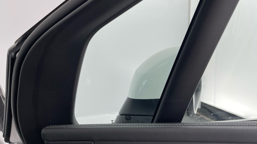 BMW 2 Series 220i MHT Luxury 5dr DCT Petrol Hatchback - Image 20