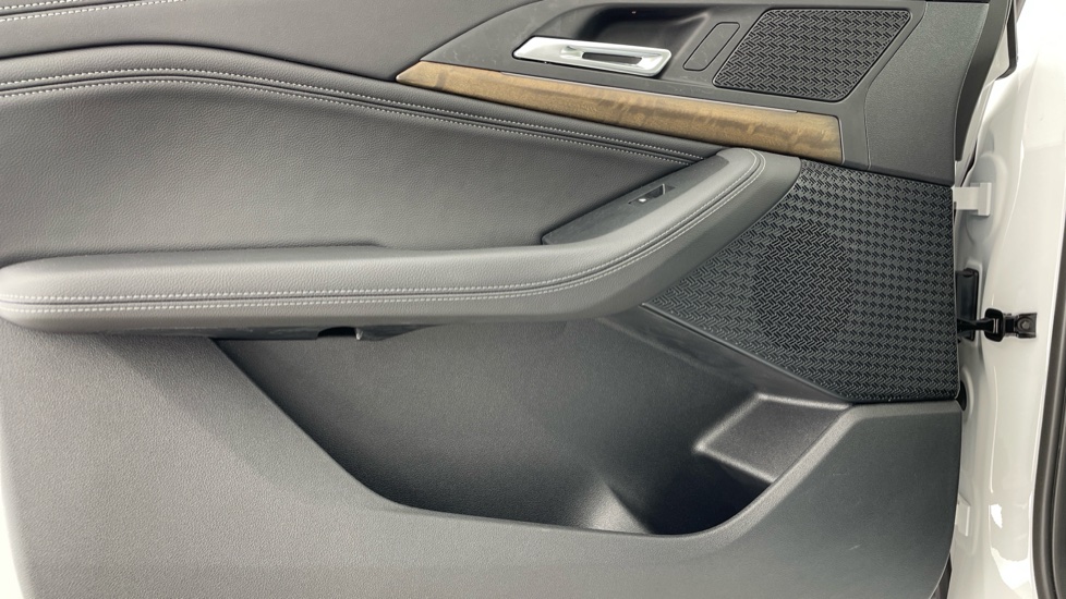 BMW 2 Series 220i MHT Luxury 5dr DCT Petrol Hatchback - Image 25