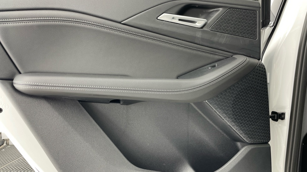 BMW 2 Series 220i MHT Luxury 5dr DCT Petrol Hatchback - Image 29