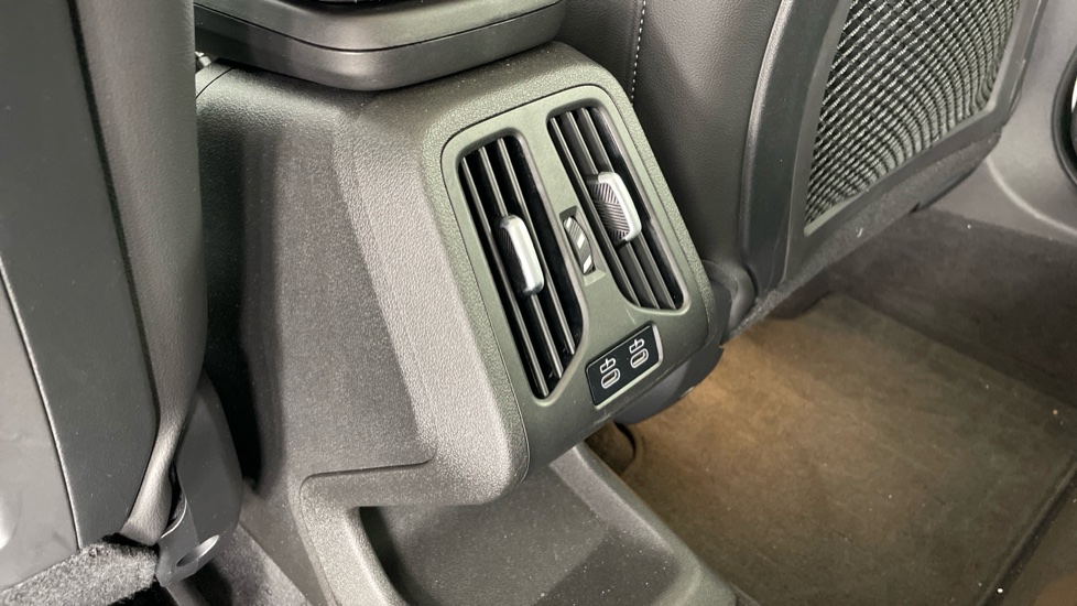 BMW 2 Series 220i MHT Luxury 5dr DCT Petrol Hatchback - Image 30