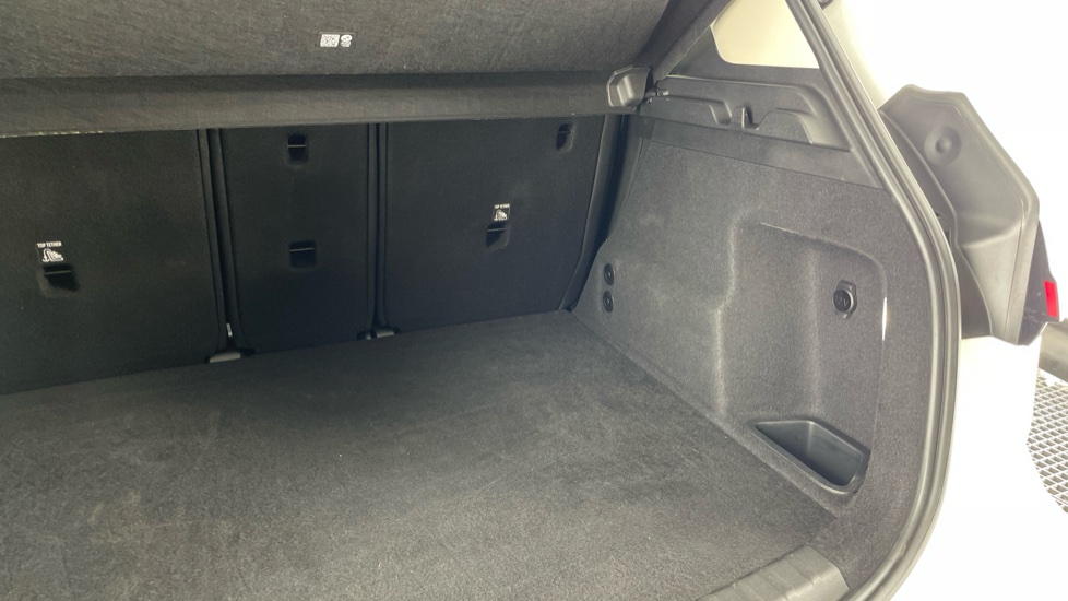 BMW 2 Series 220i MHT Luxury 5dr DCT Petrol Hatchback - Image 35