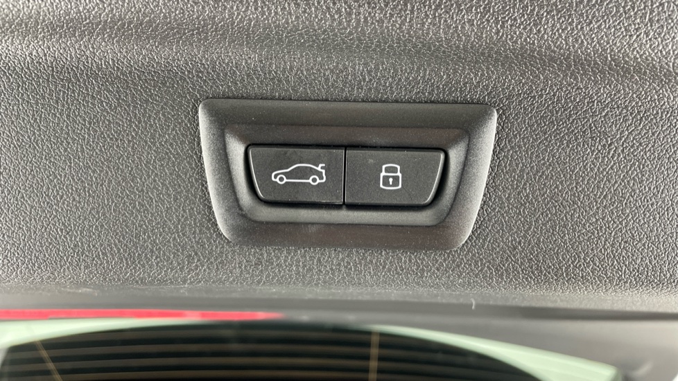 BMW 2 Series 220i MHT Luxury 5dr DCT Petrol Hatchback - Image 37