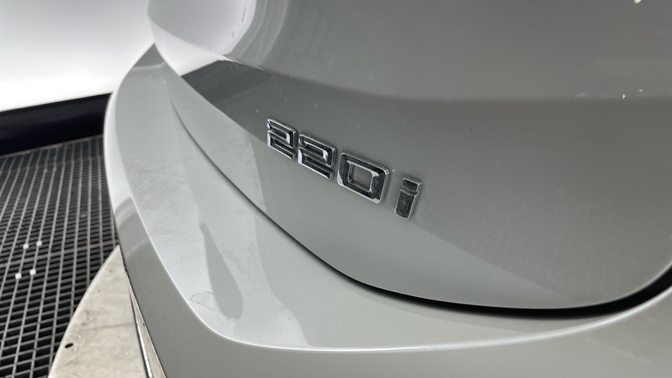 BMW 2 Series 220i MHT Luxury 5dr DCT Petrol Hatchback - Image 39