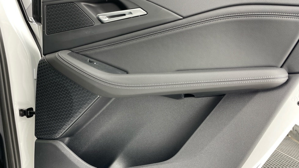 BMW 2 Series 220i MHT Luxury 5dr DCT Petrol Hatchback - Image 40