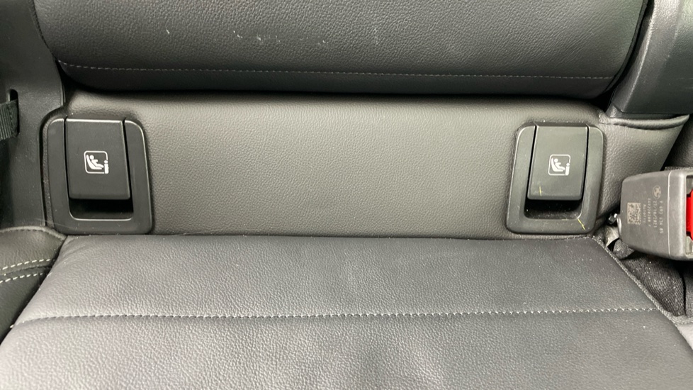 BMW 2 Series 220i MHT Luxury 5dr DCT Petrol Hatchback - Image 41