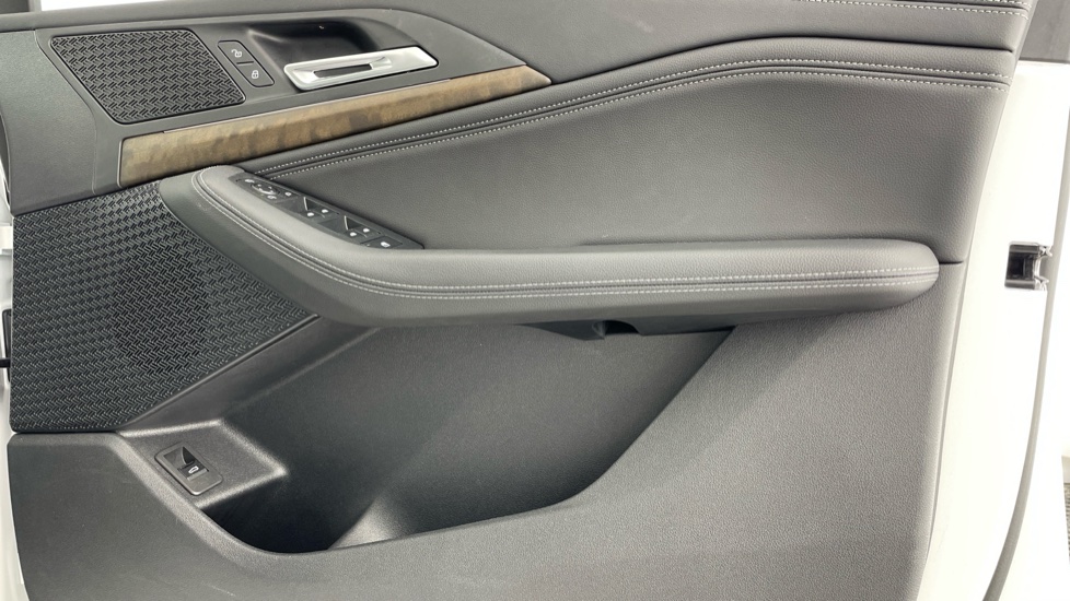 BMW 2 Series 220i MHT Luxury 5dr DCT Petrol Hatchback - Image 43