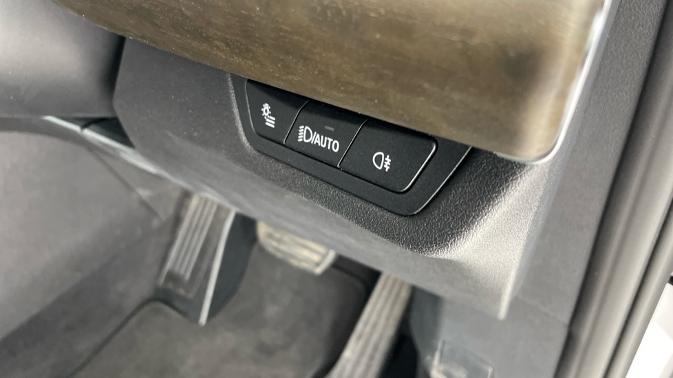 BMW 2 Series 220i MHT Luxury 5dr DCT Petrol Hatchback - Image 46